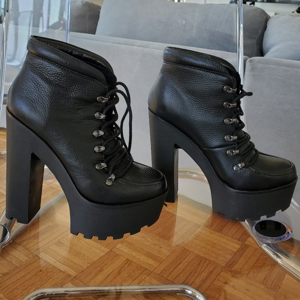 Steve Madden Leather boots